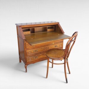 Louis XV stiliaus sekreteras