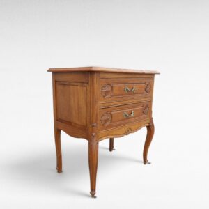 Louis XV stiliaus komodele is azuolo su dviem stalciais