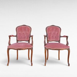 Louis XV stiliaus krėslai iš tamsaus medžio su rausvu aksominiu gobelenu